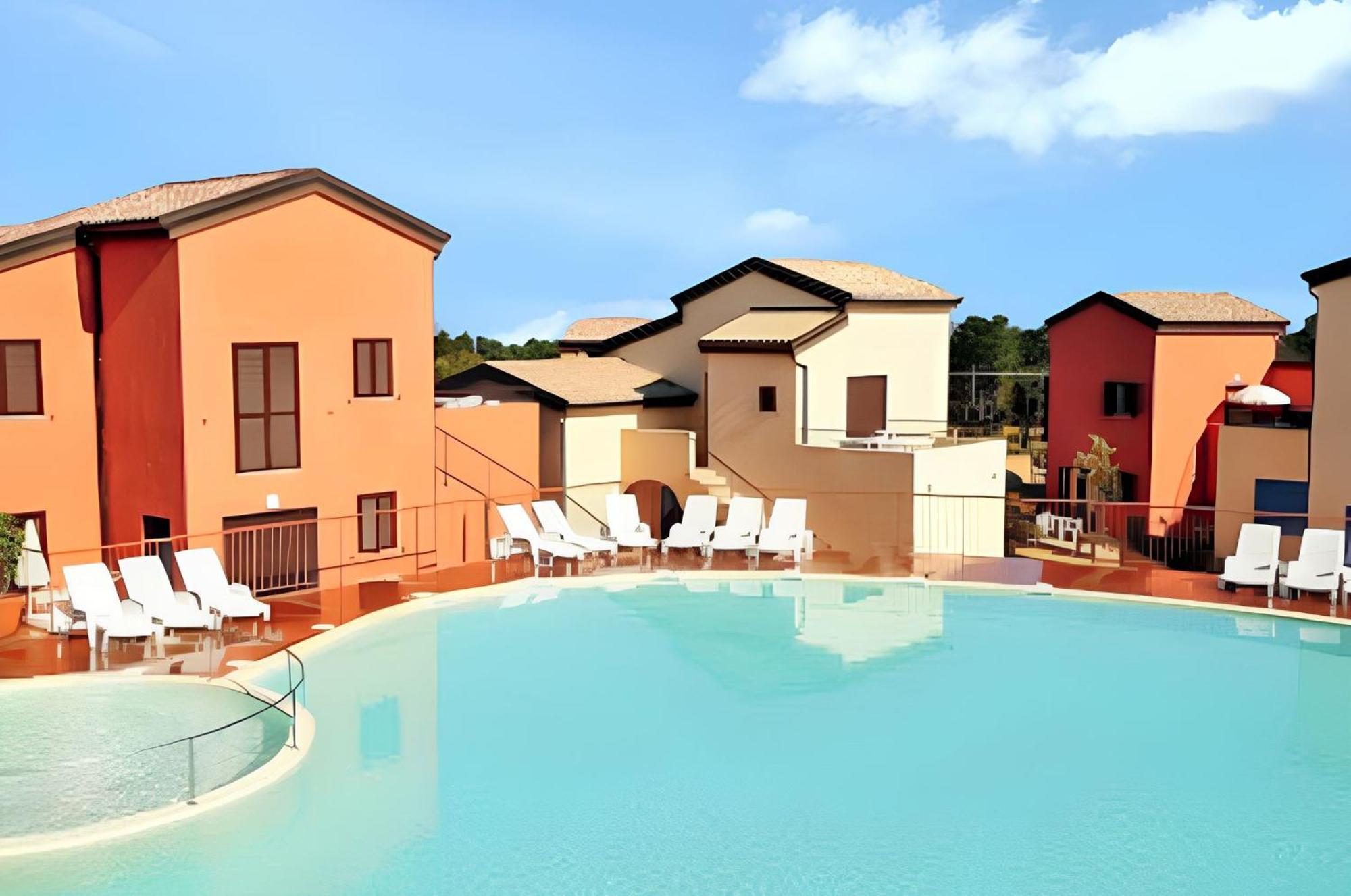 Maison En Campagne Pres De Avec Piscine Partagee. Holiday home
